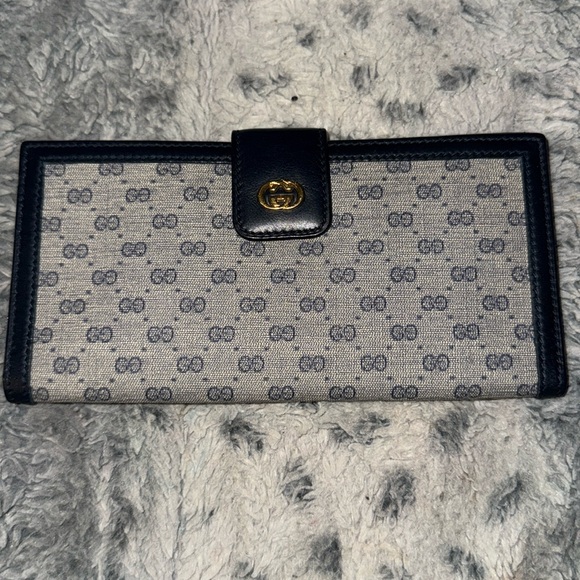 Women’s or Men's Gucci monogram Denim long Wallet! Preloved but 9-10 condition. - Picture 3 of 17